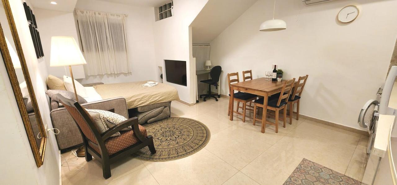 Modern Home In The Heart Of Nachlaot Gerusalemme Esterno foto