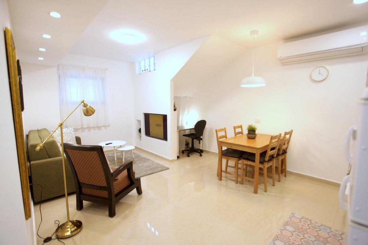 Modern Home In The Heart Of Nachlaot Gerusalemme Esterno foto