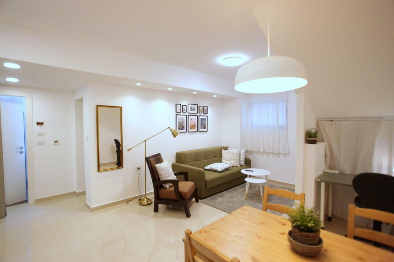 Modern Home In The Heart Of Nachlaot Gerusalemme Esterno foto